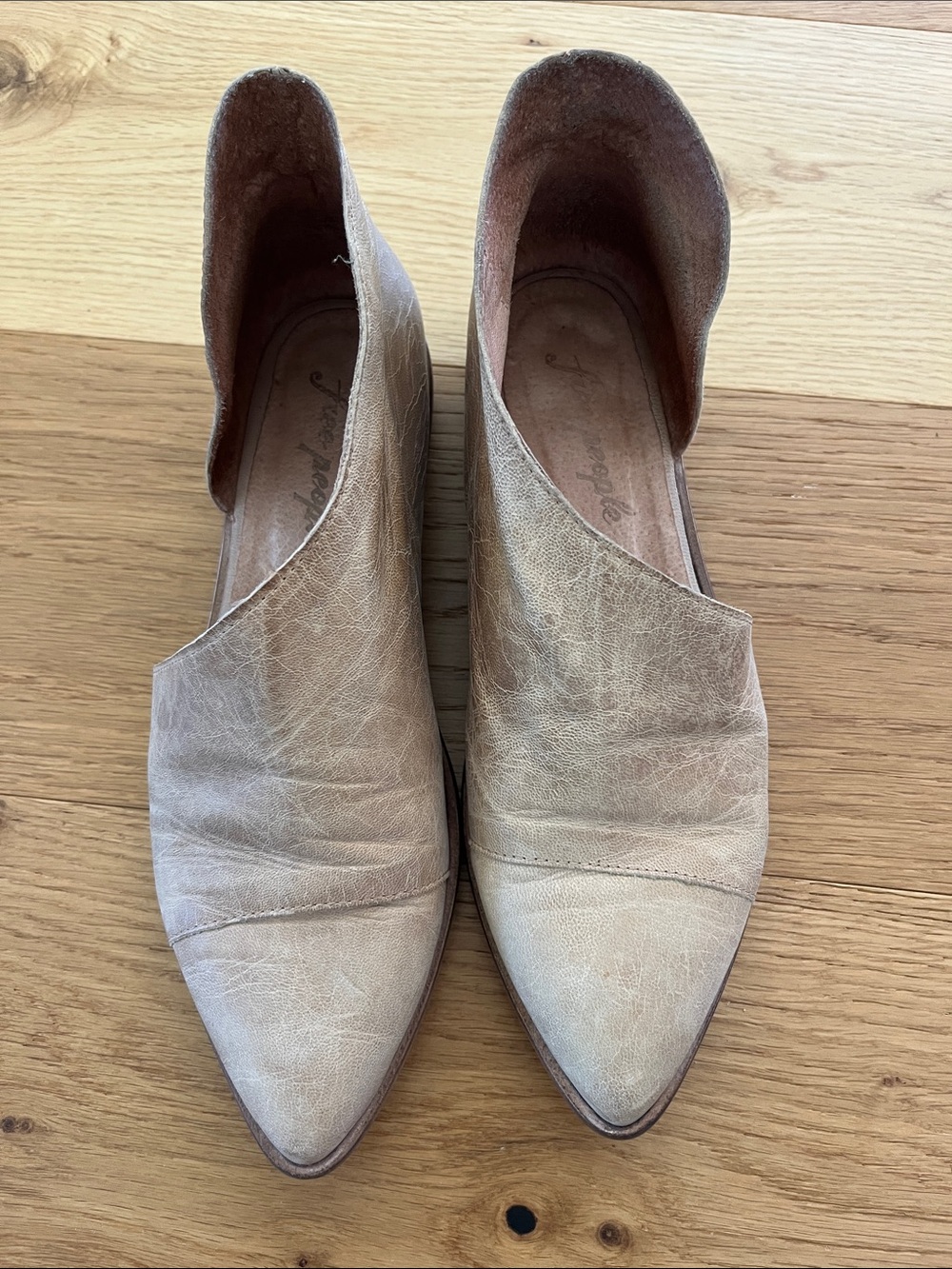 Free People Women's Pointed Toe Slip-On Leather Flats booties in Light Tan